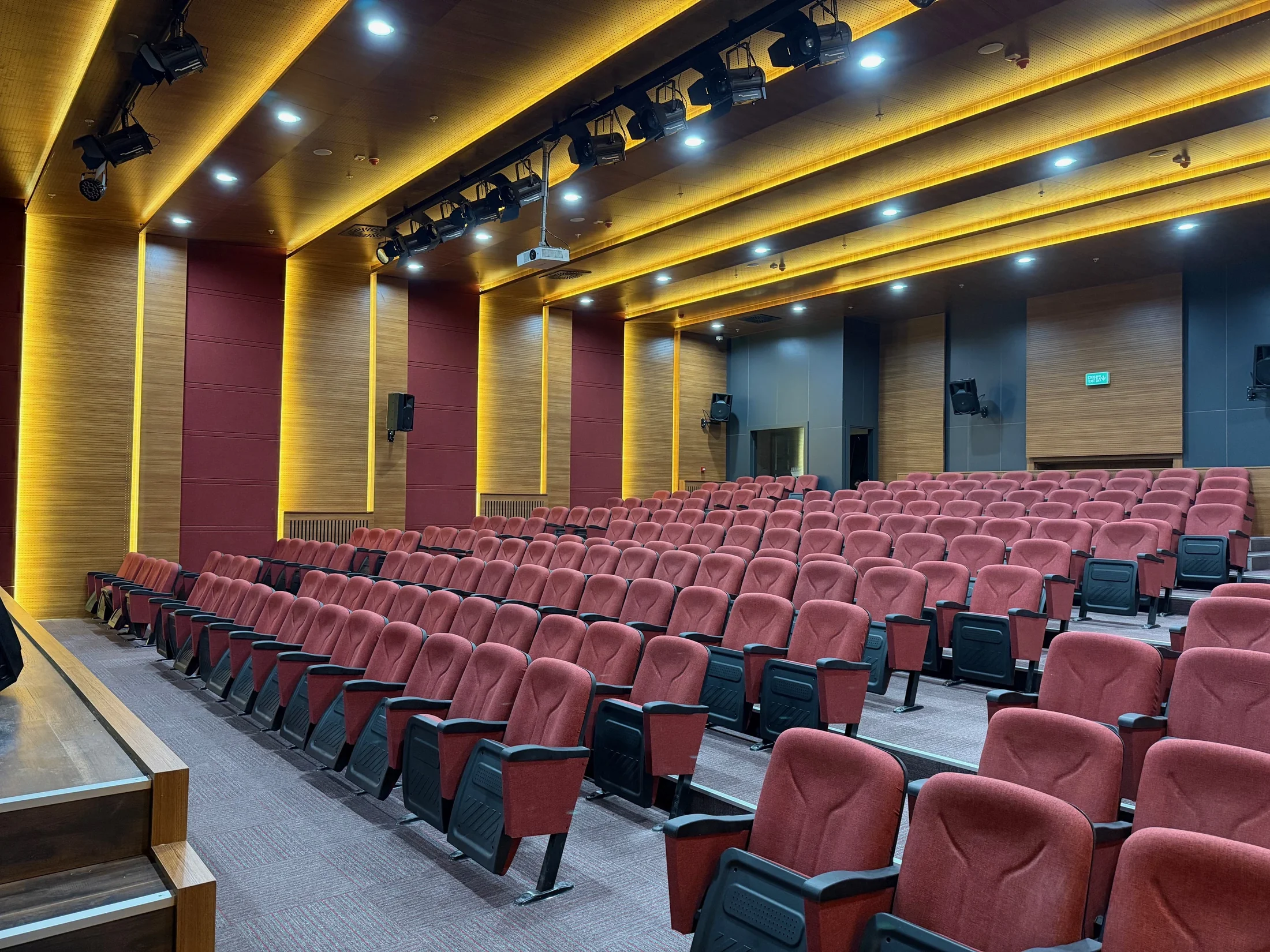 Eti Firuz Kanatlı Mesleki ve Teknik Anadolu Lisesi — Konferans Salonu