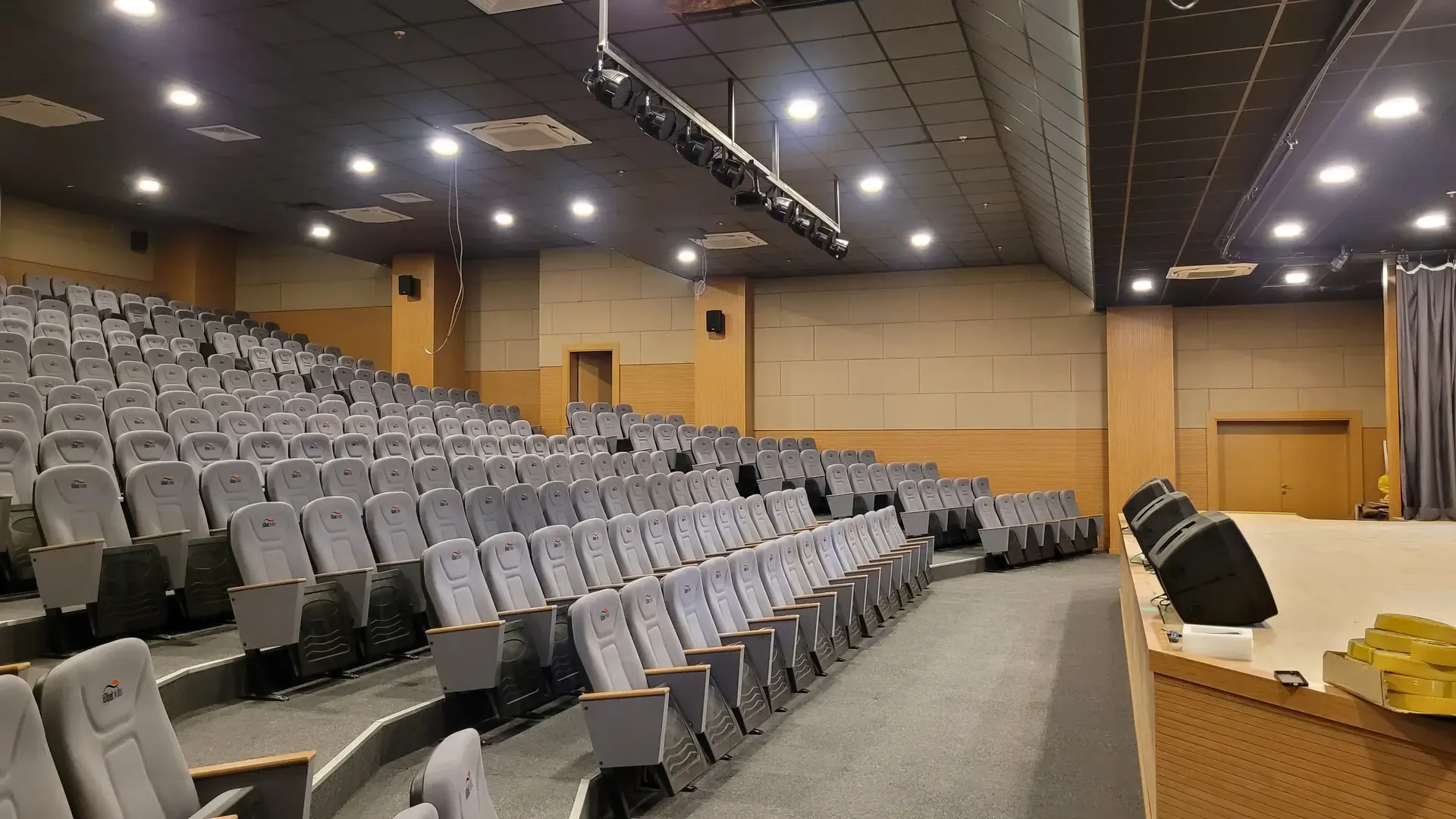 Samsun İsabet Okulları Konferans Salonu